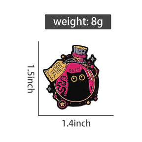 Black cat enamel pin measurement guide: 1.5 inches tall, 1.4 inches wide and 8 g.