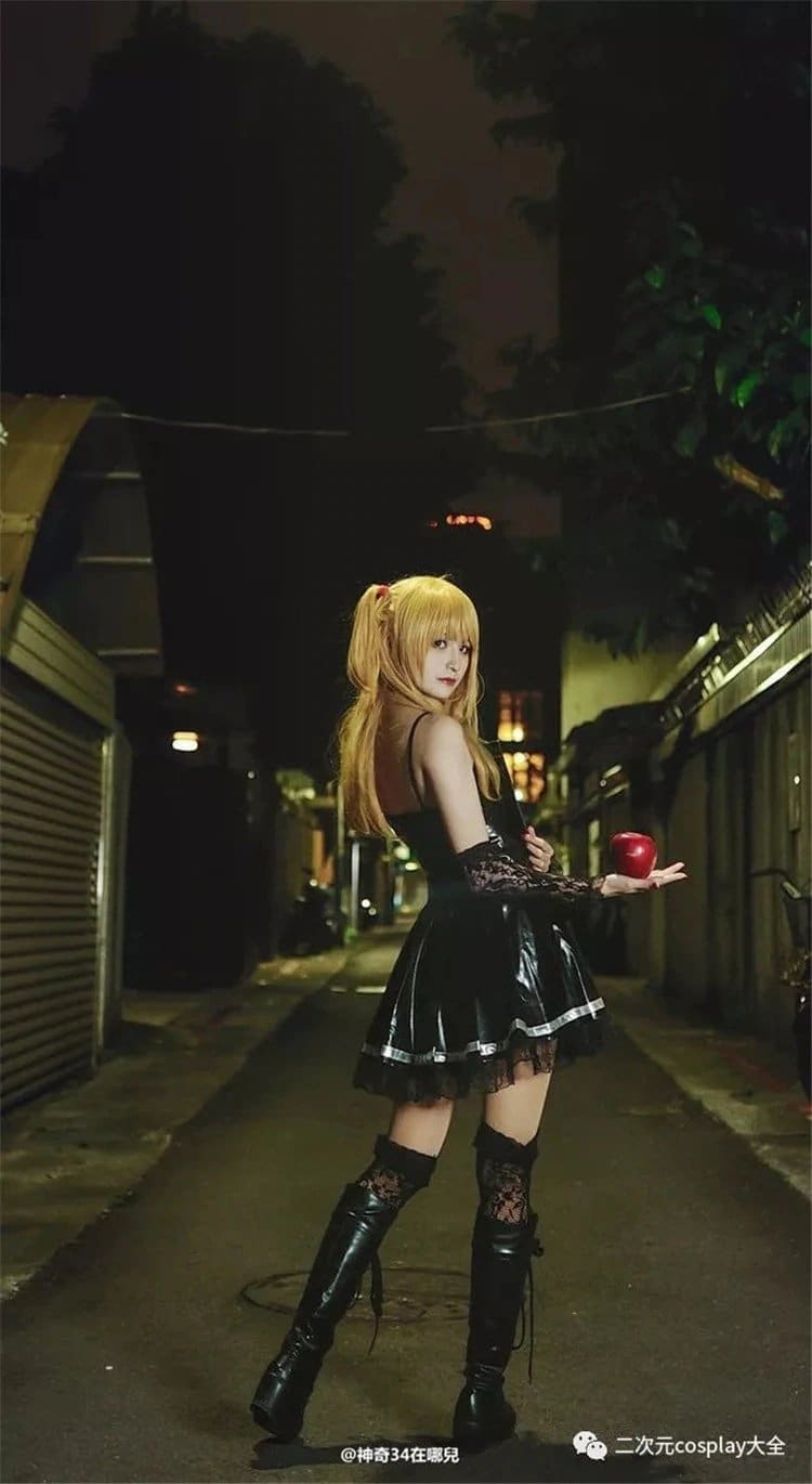 Misa Amane’s gothic wardrobe deserves its own fan club. This Death Note-inspired cosplay set brings her signature dark