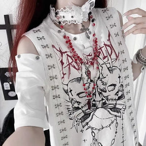 Some days call for a graphic tee that does the whole outfit you. This gothic skull T-shirt has throw-it-on-and-go