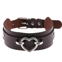 Black vegan leather heart collar with silver heart-shaped buckle in vegan leather for stylish looks