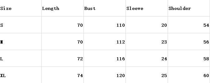 Size chart for the oversized anime T-shirt, listing S, M, L and XL with columns for length, bust, sleeve and shoulder measurements.