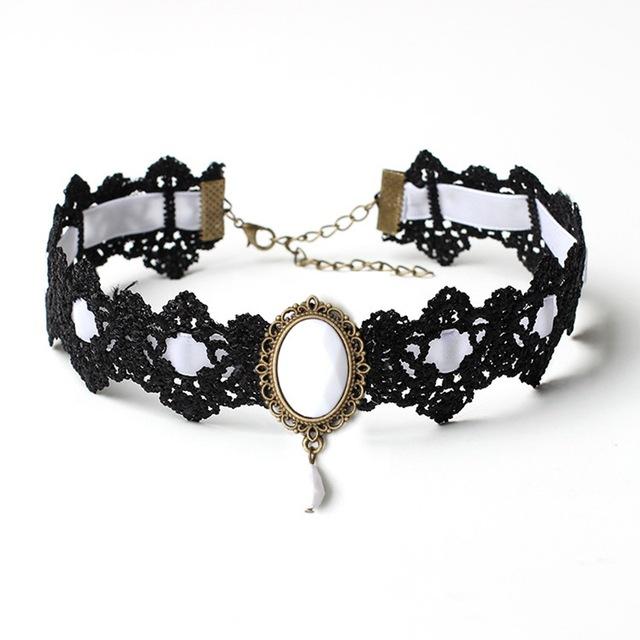 Regal Lace Choker